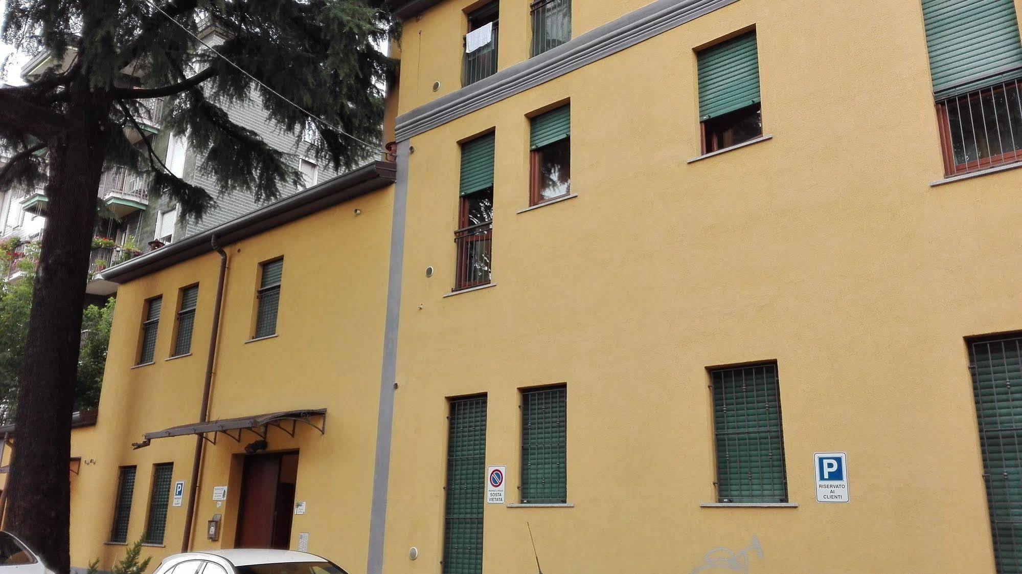 Residence Il Pino Saronno Luaran gambar